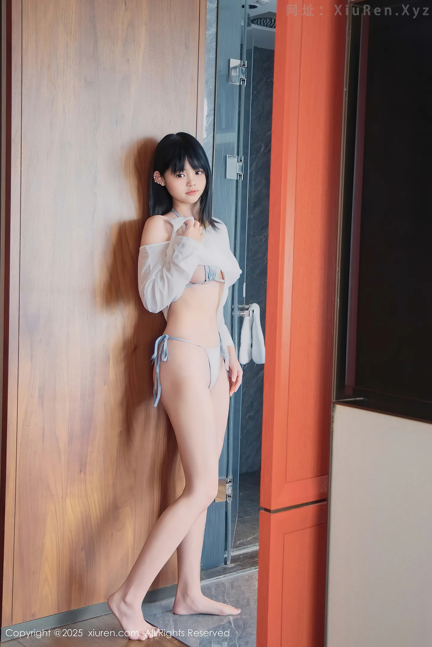 图片[2]-[XiuRen秀人网]VOL.10651 新人模特小泠性感薄纱服饰露蓝色比基尼秀完美身材诱惑写真80P-秀人网官方网站